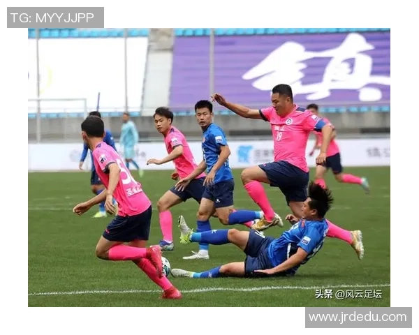 捍卫者队与基多体育大学的激烈对决展现足球魅力与团队精神